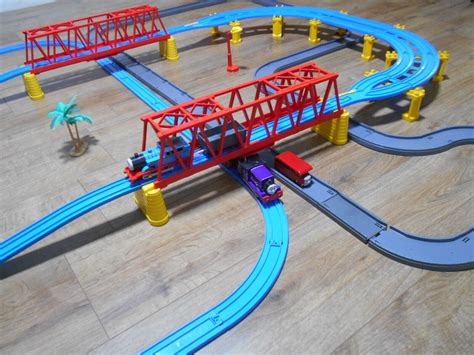 tomy trackmaster thomas the tank engine train set with raised tracks ...