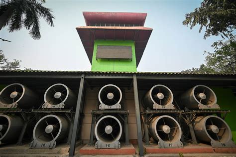 What Is a Smog Tower and Do They Work? How India Is Fighting Air Pollution - Bloomberg