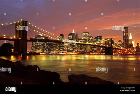 brooklyn bridge with city skyline at night Stock Photo - Alamy