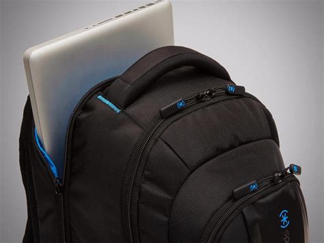 This is the laptop backpack every new college student should consider buying - Business Insider