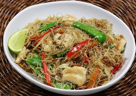 Chicken Pancit Bihon | Satyam's Kitchen