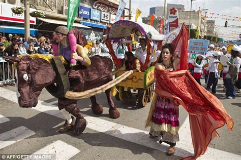 Eat, get shikker (that's Yiddish for extremely drunk) and be merry: Orthodox Jews enjoy ...