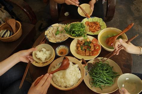 Vietnamese Eating Habits Travel Guide - Eating habits in Vietnam