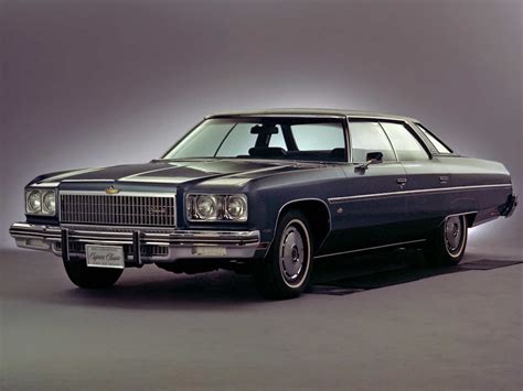 15-Chevrolet Caprice Classic hard top sedan 1975 – segment F | Auto Forever