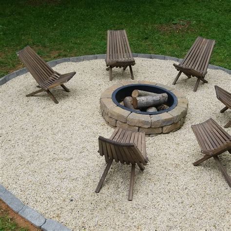 How to Build a DIY Fire Pit With Gravel, Stones, and Walkway