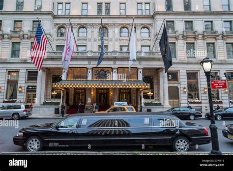 Lobby plaza hotel new york hi-res stock photography and images - Alamy