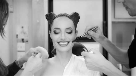 Maleficent - Signora del Male | Il makeup di Angelina Jolie - YouTube