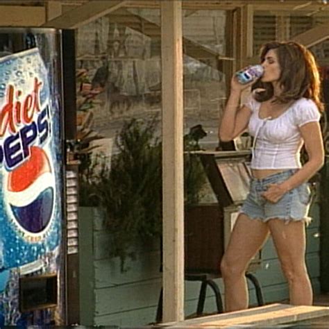 Cindy Crawford Filming a Pepsi Commercial in 2002 | Most Stylish ...