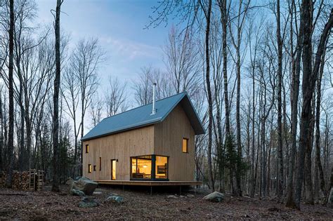 A Modern Cabin in the Woods With a Compact Footprint