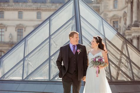 Eiffel Tower elopement wedding - Timeless Paris Photography