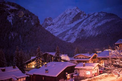 mountain village in alps at night 11818194 Stock Photo at Vecteezy