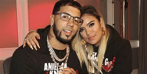 Karol G broke up with Anuel AA? | RIGHT NOW News