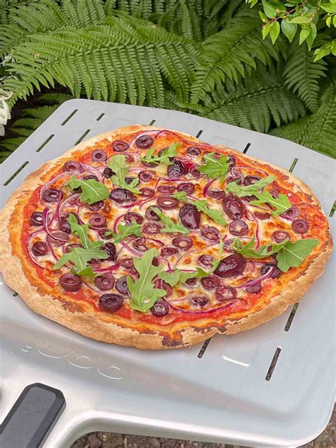 Outdoor Pizza Oven 101 - Splash of Taste - Vegetarian Recipes