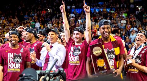 Loyola Ramblers - Men's Basketball Season 2018: Loyola University ...