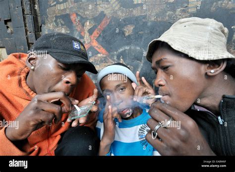 South Africa Johannesburg Hillbrow street kids consuming drugs Stock ...