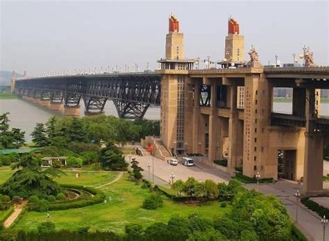 Nanjing Yangtze River Bridge | Nanjing, Famous landmarks, Places to go