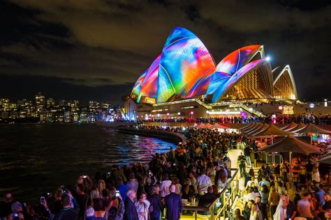 Gallery of The Sydney Opera House Comes to Life (Literally) With Vivid Sydney Light Show - 5 ...