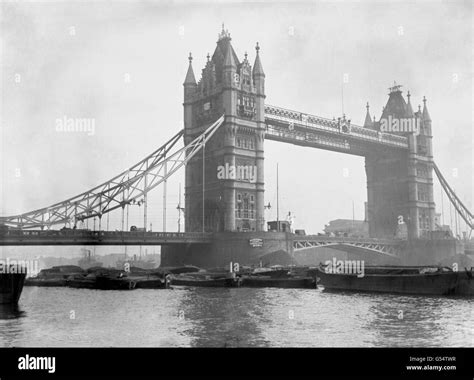 Buildings and Landmarks - Tower Bridge - London Stock Photo - Alamy