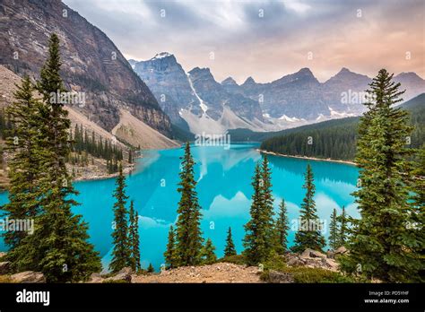 Moraine Lake Sunrise Stock Photo - Alamy