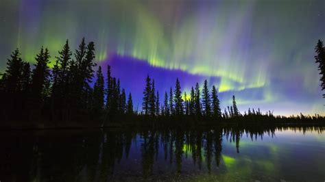 The aurora borealis reflects in the Clearwater River in Delta Junction, Alaska, USA | Windows ...