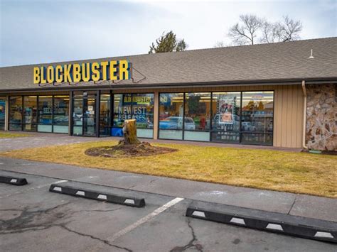 PHOTOS: What It's Like Inside Last Blockbuster in the World - Business ...