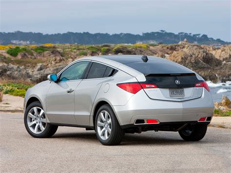 Silver Acura compact SUV parked on cement pavement during daytime HD wallpaper | Wallpaper Flare