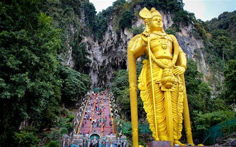 Batu Caves - Temple in Kuala Lumpur - Thousand Wonders