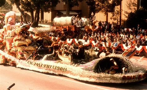 Floats from 1981 - 1990 — Cal Poly Rose Float