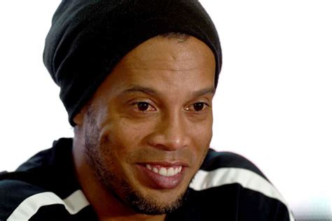 Former Barcelona and Brazil star Ronaldinho released from house arrest in Paraguay - myKhel