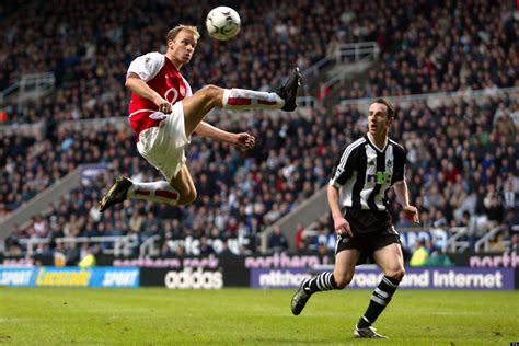 Dennis Bergkamp Statue To Be Erected At Arsenal's Emirates Stadium ...