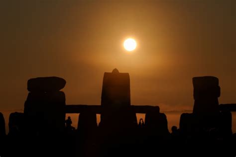 What is the summer solstice, and why is June 21 the longest day? | Infographic News | Al Jazeera