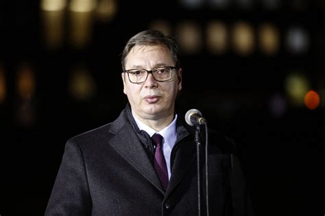 Predsednik Vučić se oprostio od patrijarha Irineja - Vesti online