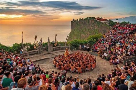 Uluwatu Temple Sunset & Kecak Fire Dance Tour