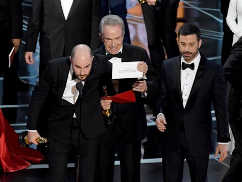 Oscars 2017: A breakdown of the audience reactions to La La Land-Moonlight Best Picture blunder ...