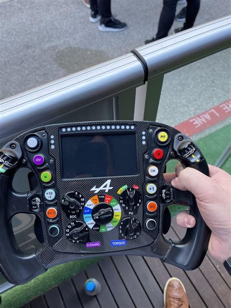 Here’s what an actual F1 steering wheel looks like : r/mildlyinteresting