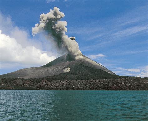 Kilauea volcano webcam: Watch Kilauea LIVE as volcano show signs of increased activity | World ...