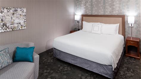 Hotel near the Airport in Los Angeles | Courtyard Burbank Airport