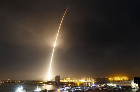 SpaceX Successfully Lands Rocket After Launch of Satellites Into Orbit - The New York Times