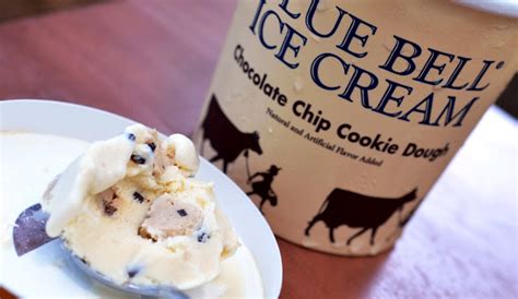 food and ice cream recipes: REVIEW: Blue Bell Chocolate Chip Cookie Dough