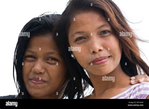 Junge Mädchen auf der Straße in Manila, Philippinen Stockfotografie - Alamy