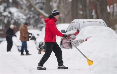 Montreal snowstorm cleanup underway after city gets record 39 cm - Montreal - CBC News