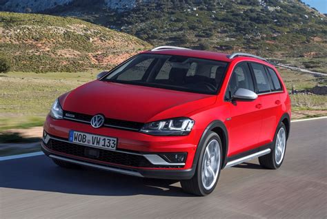 Volkswagen Golf Alltrack (2015 - ) Driving & Performance | Parkers