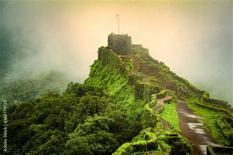 View of Shivaji's pratapgarh fort near mahabaleshwar, maharashtra, india. foto de Stock | Adobe ...