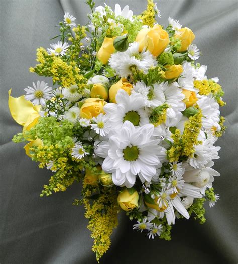 Sandra's Flower Studio: Daisy bouquets and buttonholes