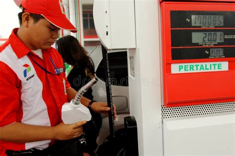 Operator Pertamina Gas Station Serving Buyers by Filling Pertalite Editorial Image - Image of ...