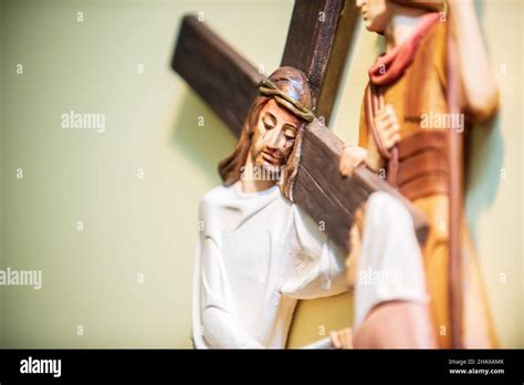 Jesus Christ carrying cross sculpture Stock Photo - Alamy