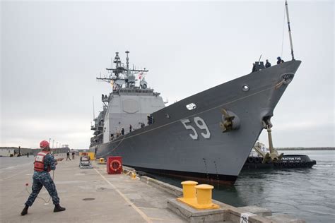 DVIDS - Images - USS Princeton (CG 59) Pulls into Naval Weapons Station Seal Beach [Image 3 of 3]