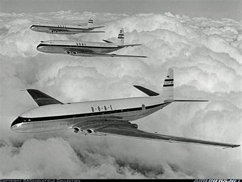 👍 The comet airplane. A cracking tale: why did the world's first jetliner fall out of the sky ...