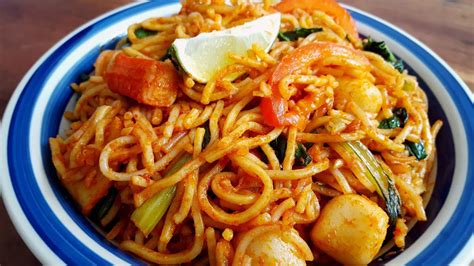 Mee Goreng Pedas | Easy Fried Egg Noodles - YouTube