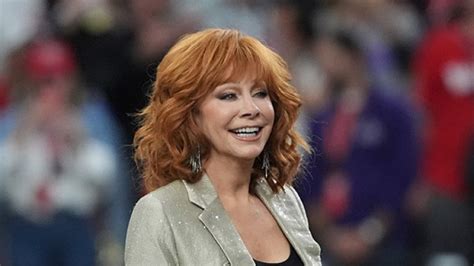 Reba McEntire Performs the National Anthem at Super Bowl LVIII: Watch ...